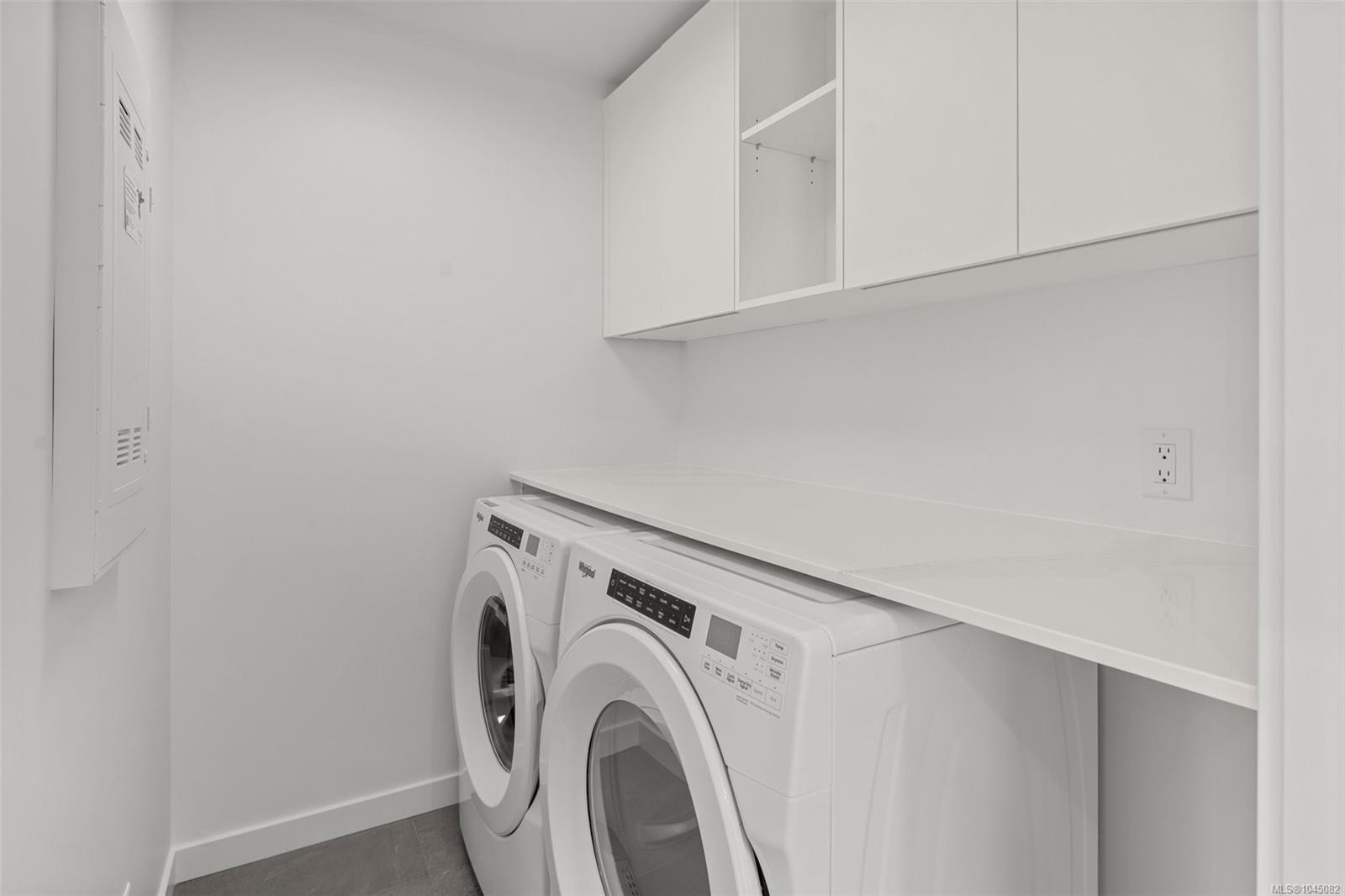 #1118-2000 Hannington Rd, Langford, BC - Indoor Photo Showing Laundry Room
