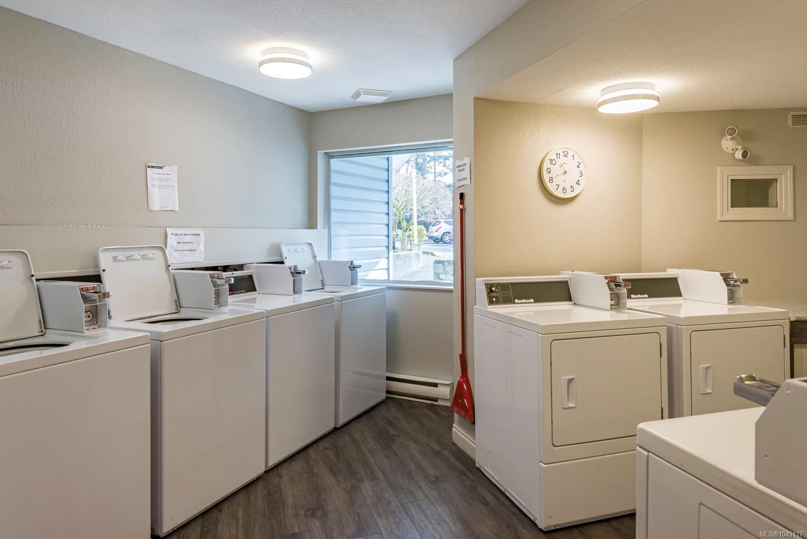 #301-200 Back Rd, Courtenay, BC - Indoor Photo Showing Laundry Room