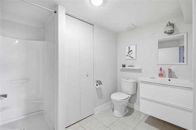 440 Chelsea Ave, Winnipeg, MB - Indoor Photo Showing Bathroom