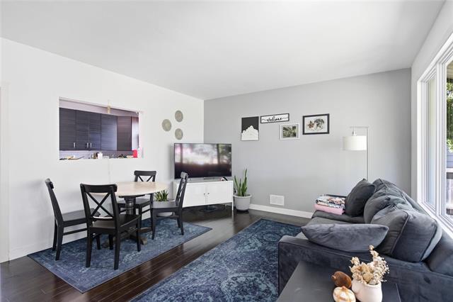 440 Chelsea Ave, Winnipeg, MB - Indoor Photo Showing Living Room