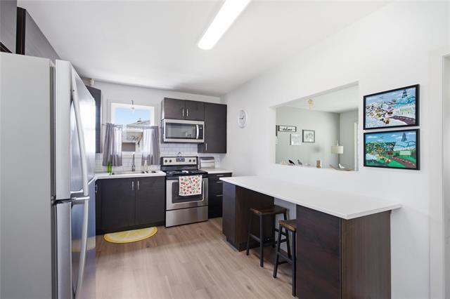 440 Chelsea Ave, Winnipeg, MB - Indoor Photo Showing Kitchen