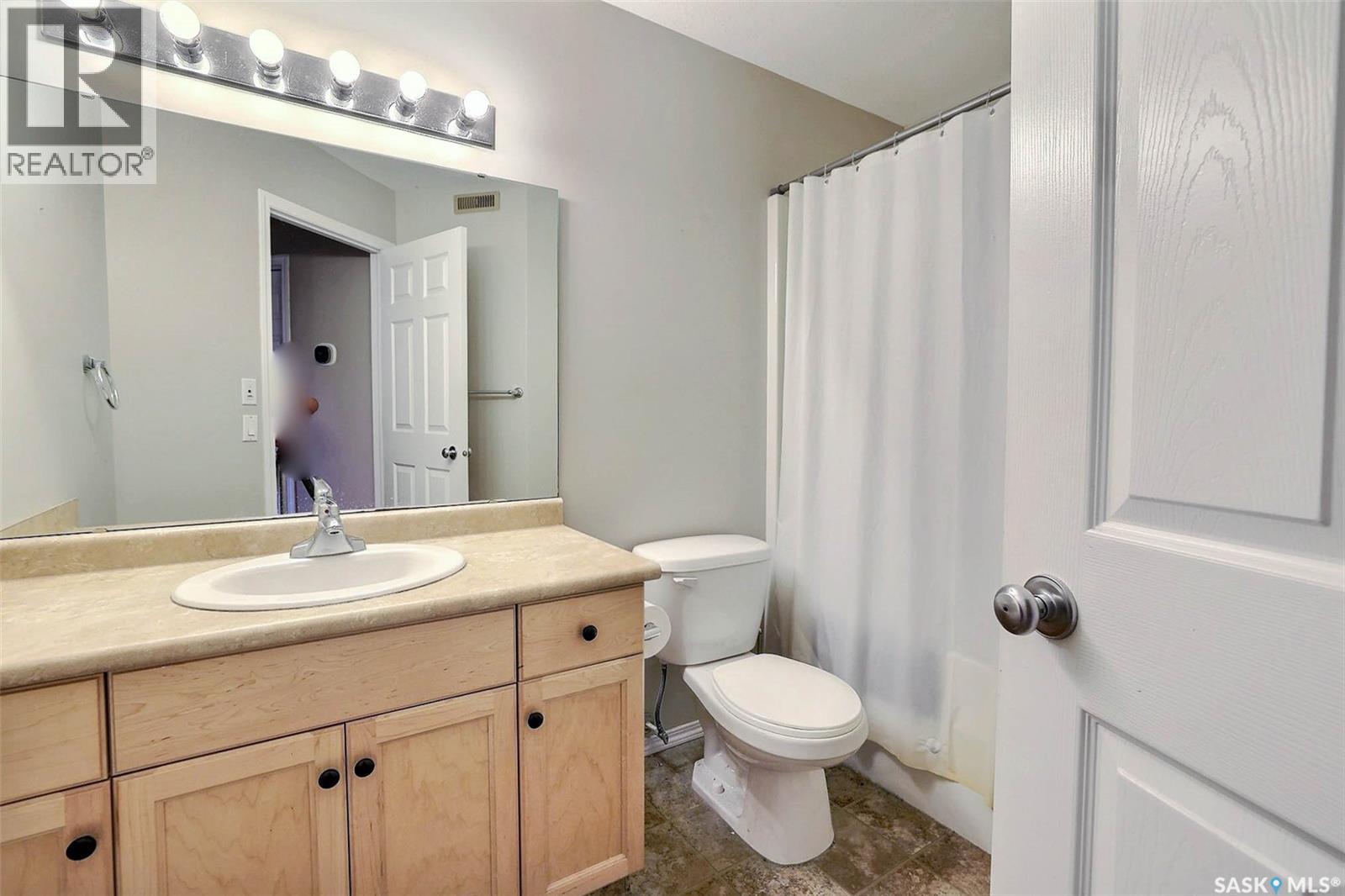 53 4425 Nicurity Drive, Regina, SK - Indoor Photo Showing Bathroom