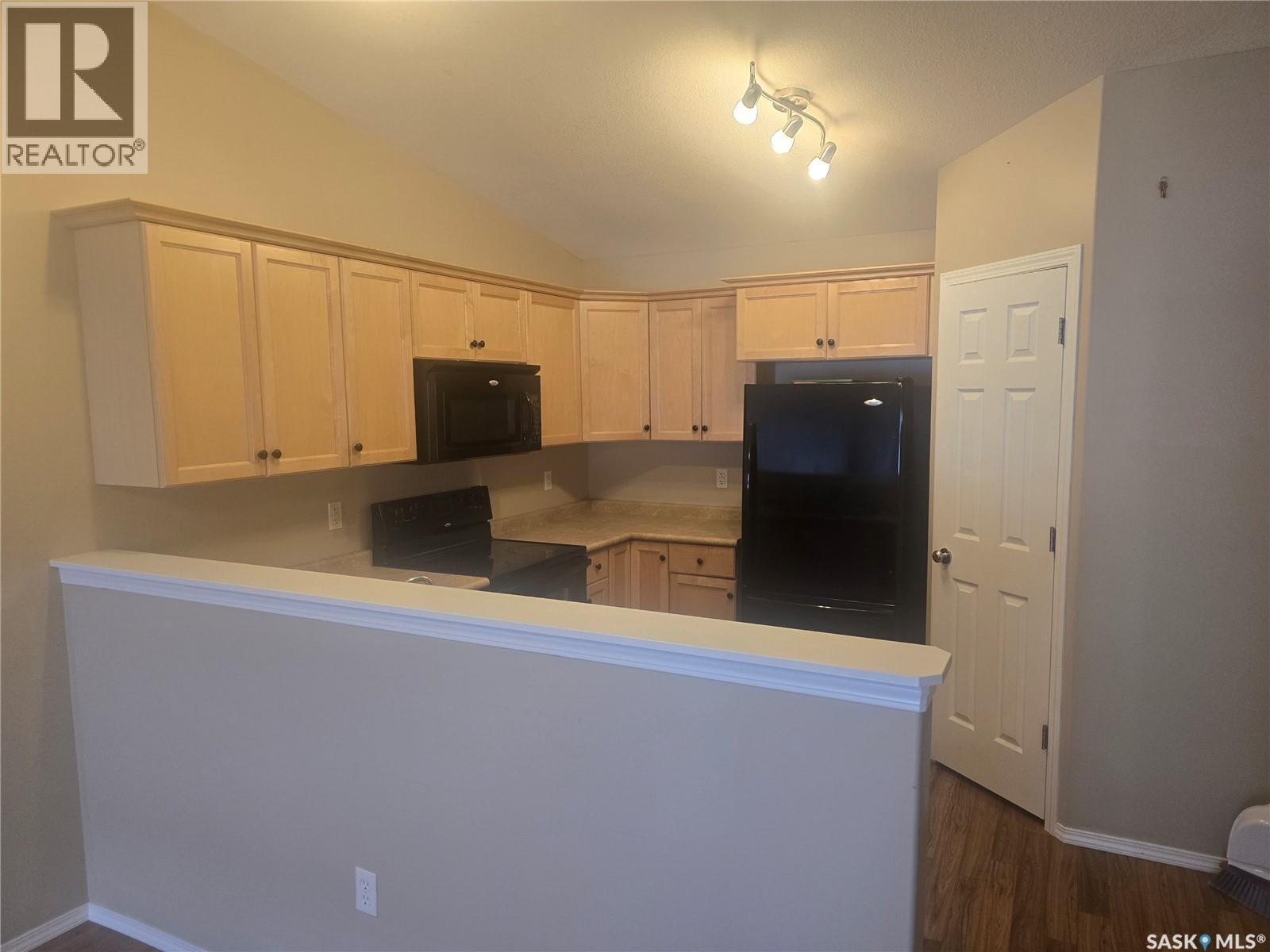 53 4425 Nicurity Drive, Regina, SK - Indoor Photo Showing Kitchen