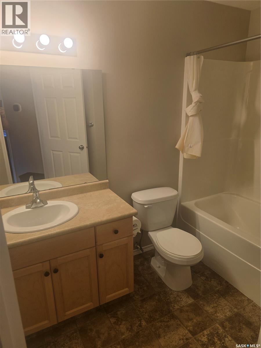 53 4425 Nicurity Drive, Regina, SK - Indoor Photo Showing Bathroom