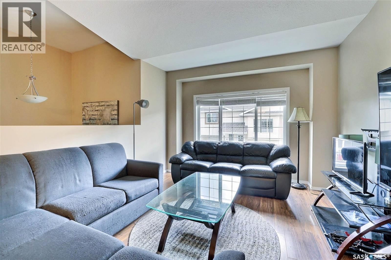 53 4425 Nicurity Drive, Regina, SK - Indoor Photo Showing Living Room