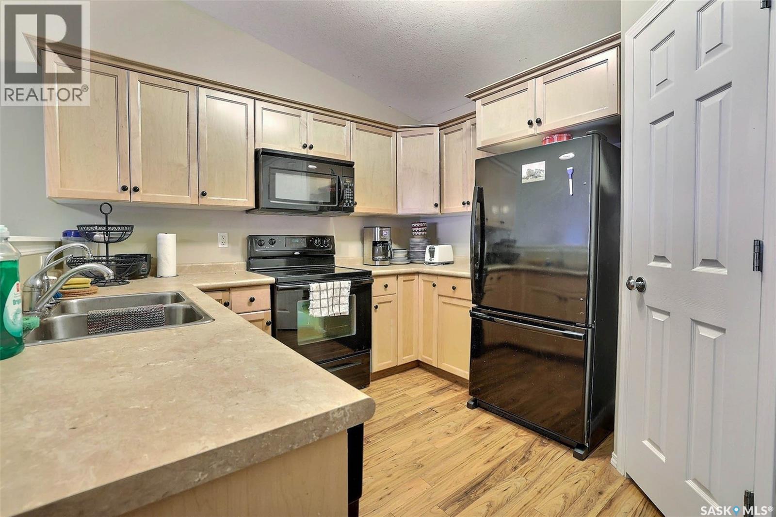 53 4425 Nicurity Drive, Regina, SK - Indoor Photo Showing Kitchen With Double Sink