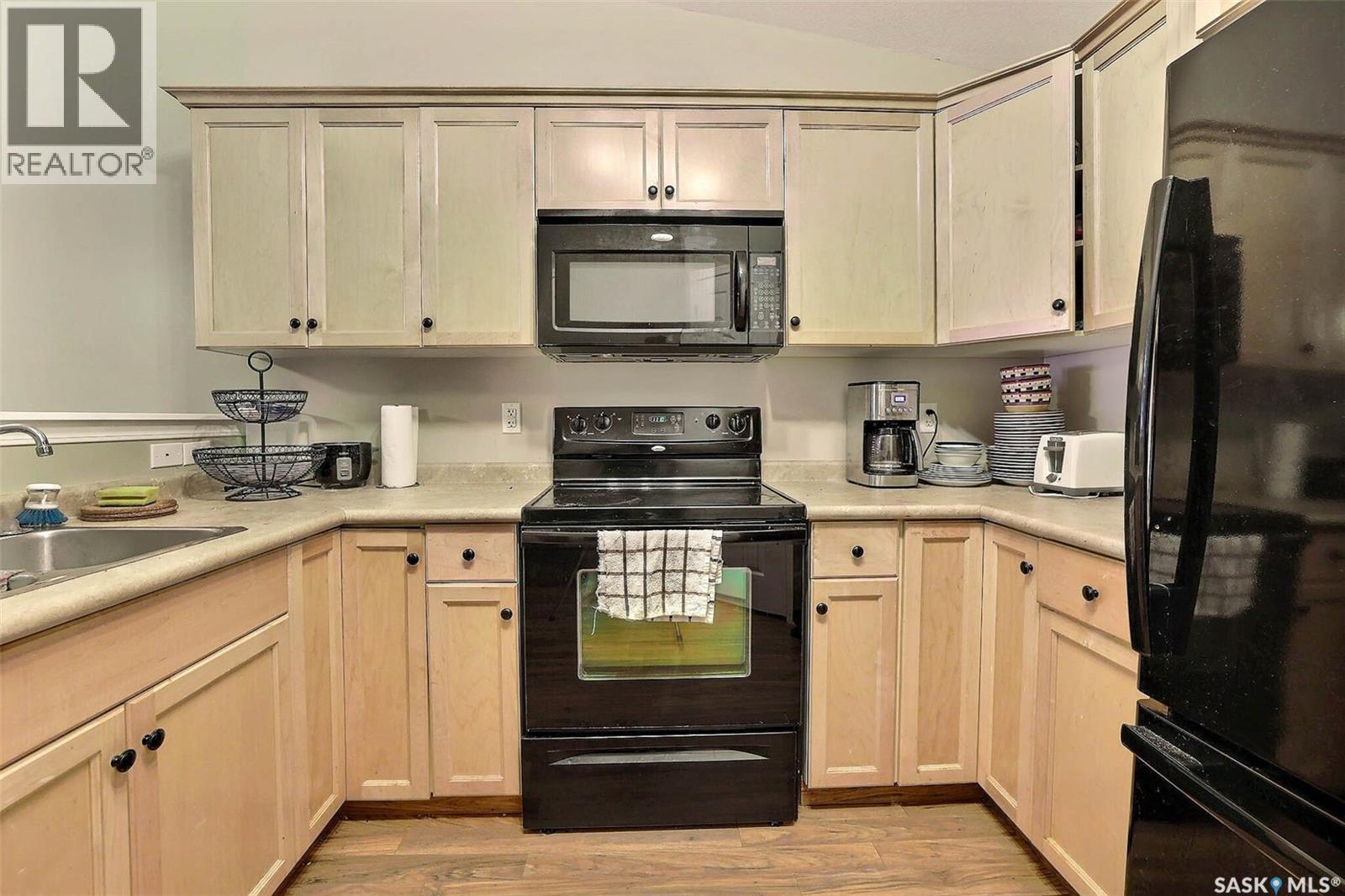 53 4425 Nicurity Drive, Regina, SK - Indoor Photo Showing Kitchen
