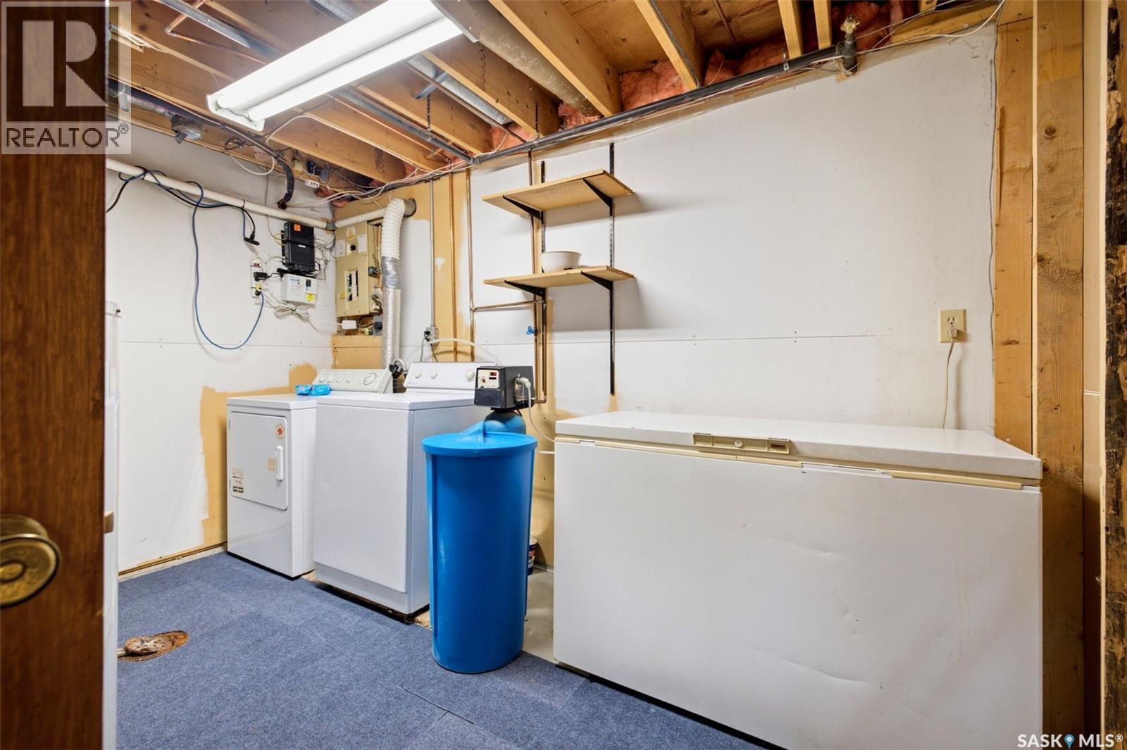 402 Fulton Drive, Regina, SK - Indoor Photo Showing Laundry Room