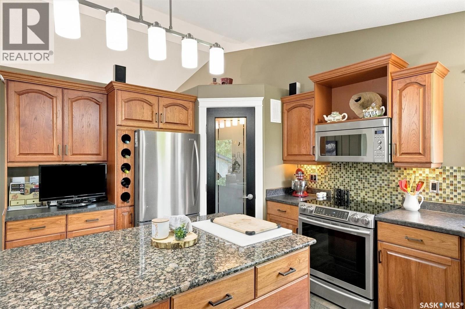 226 Brookdale Crescent, Saskatoon, SK - Indoor Photo Showing Kitchen