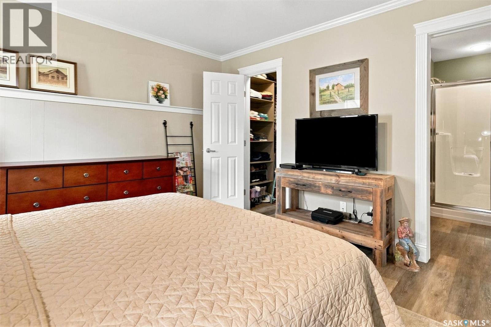 226 Brookdale Crescent, Saskatoon, SK - Indoor Photo Showing Bedroom