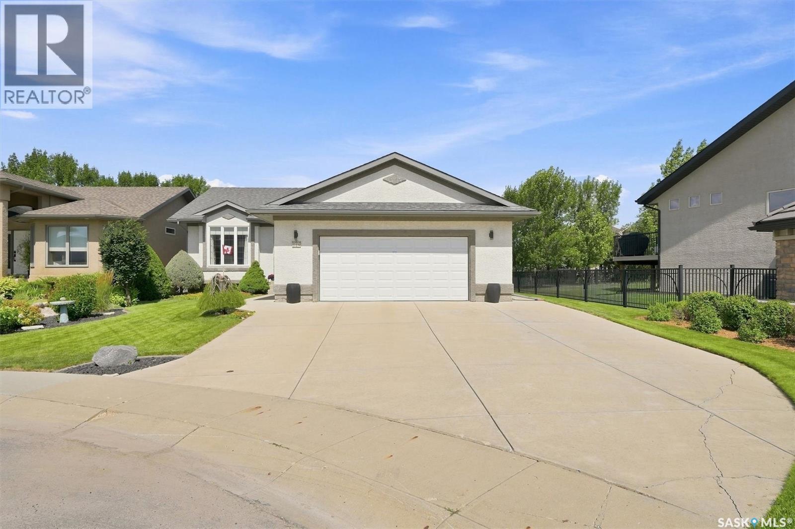 226 Brookdale Crescent, Saskatoon, SK - Outdoor With Facade