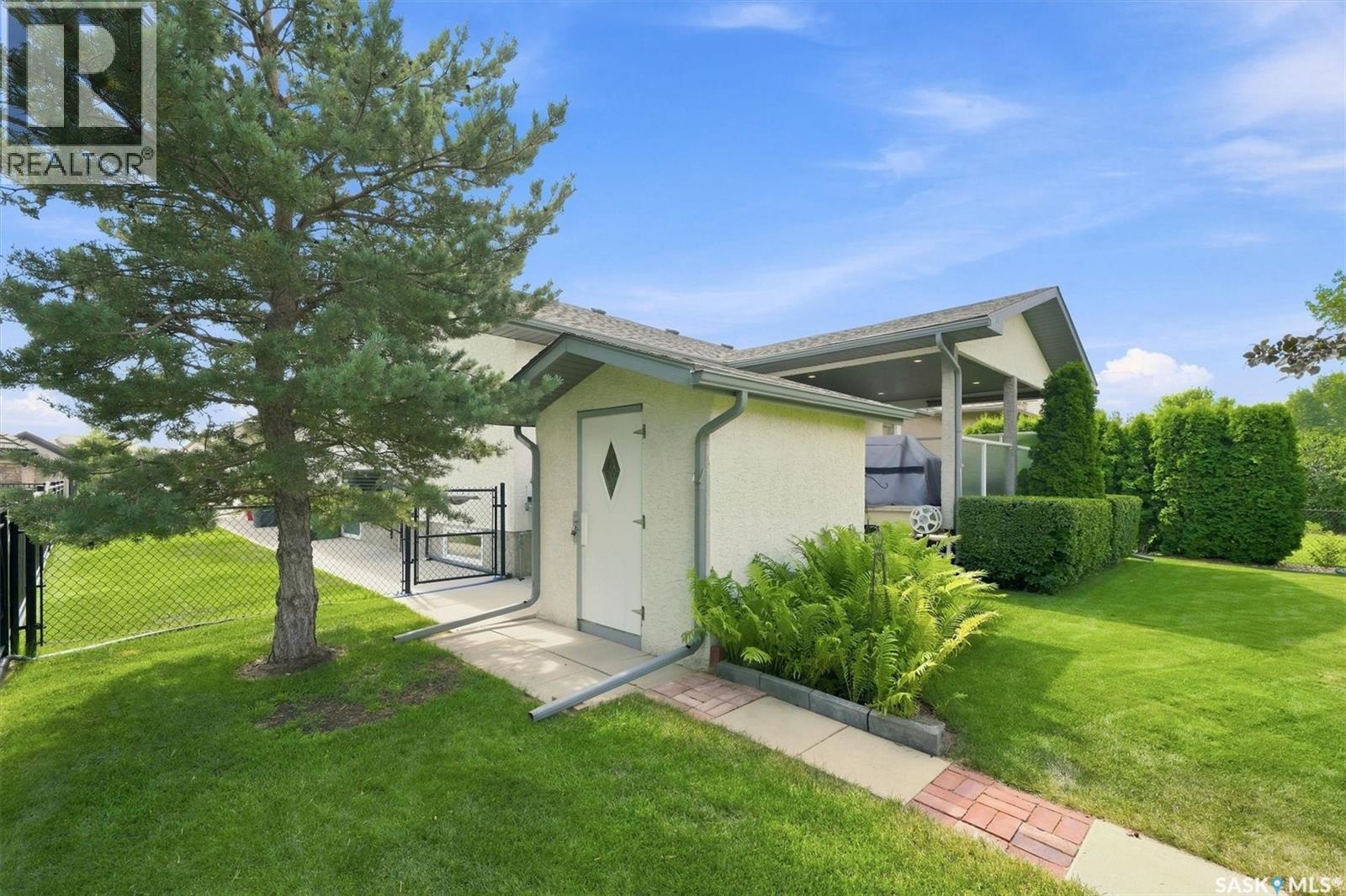 226 Brookdale Crescent, Saskatoon, SK - Outdoor