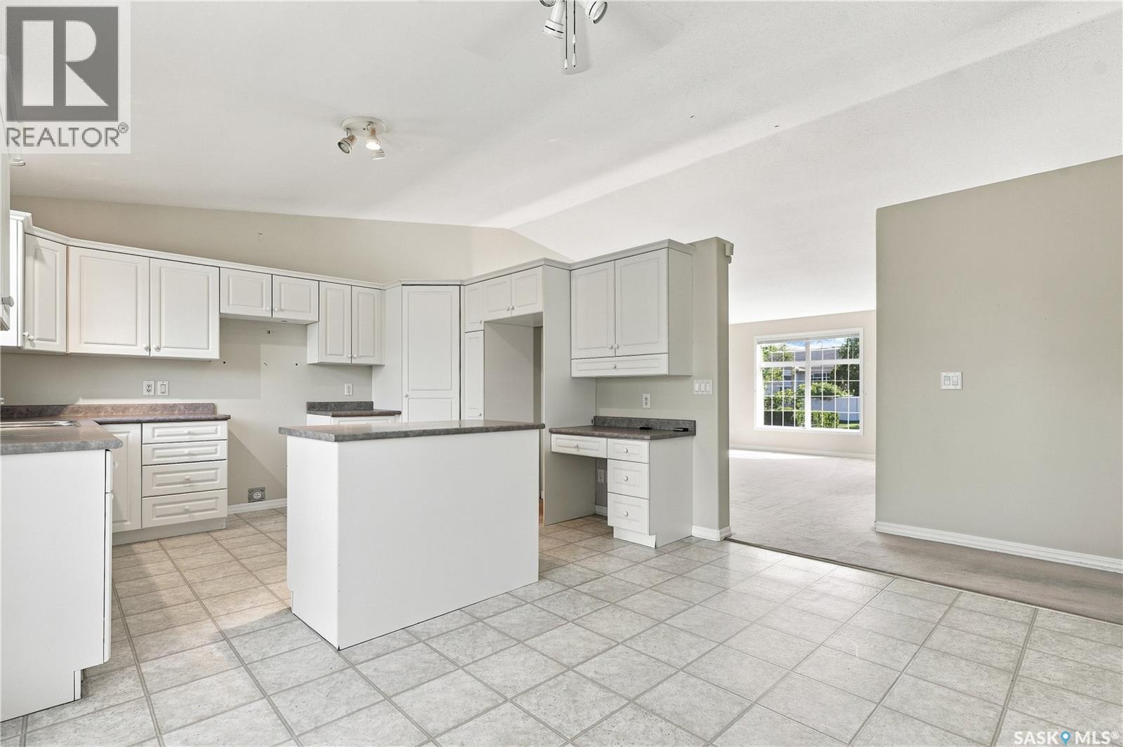 210 Beerling Crescent, Saskatoon, SK - Indoor Photo Showing Kitchen