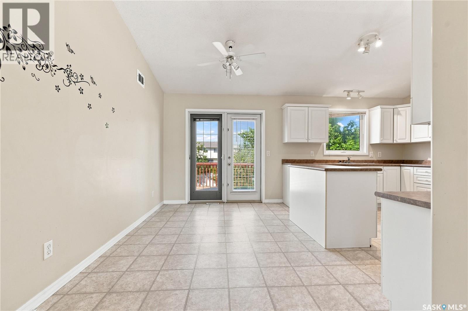 210 Beerling Crescent, Saskatoon, SK - Indoor Photo Showing Kitchen
