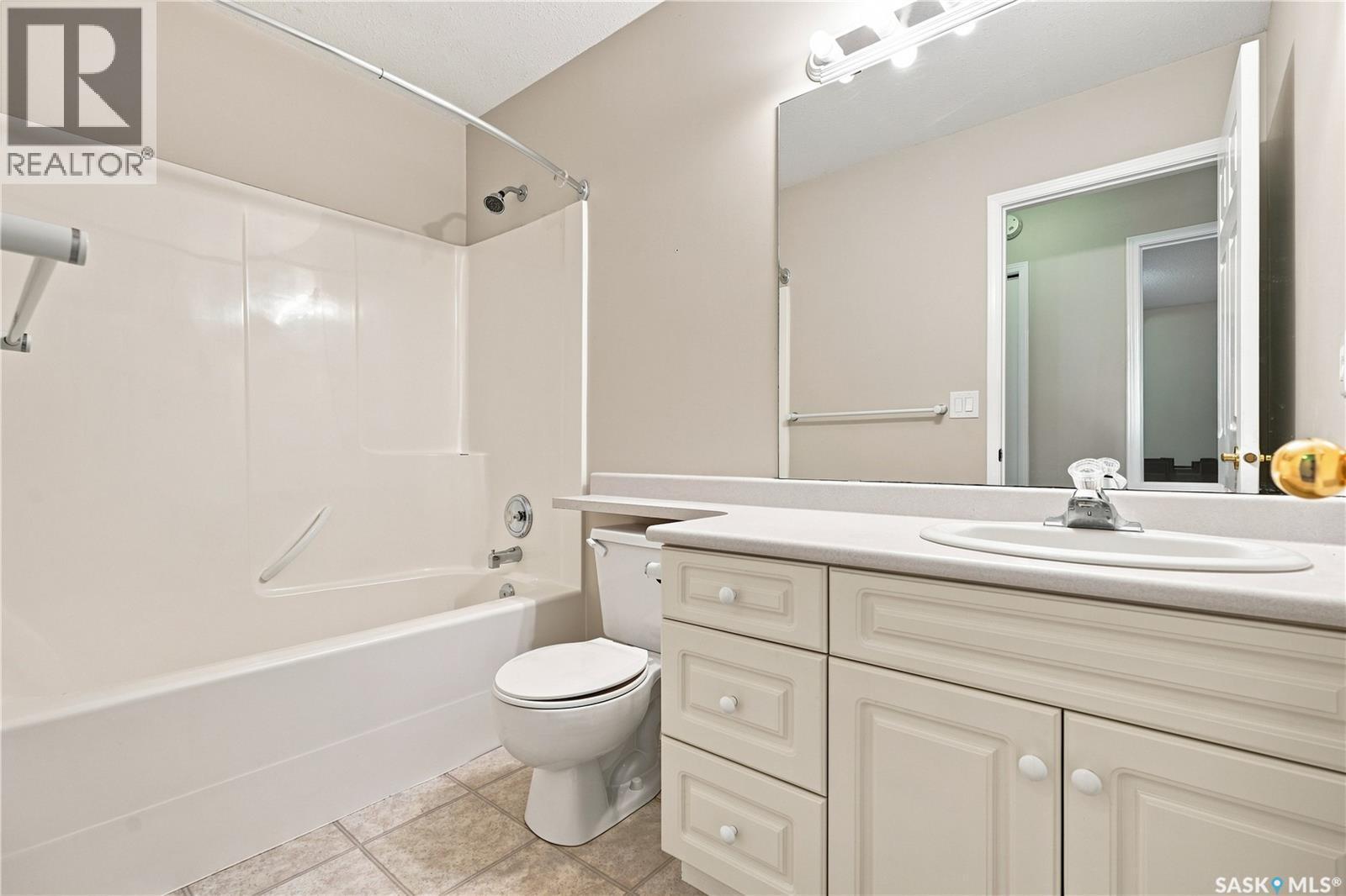 210 Beerling Crescent, Saskatoon, SK - Indoor Photo Showing Bathroom