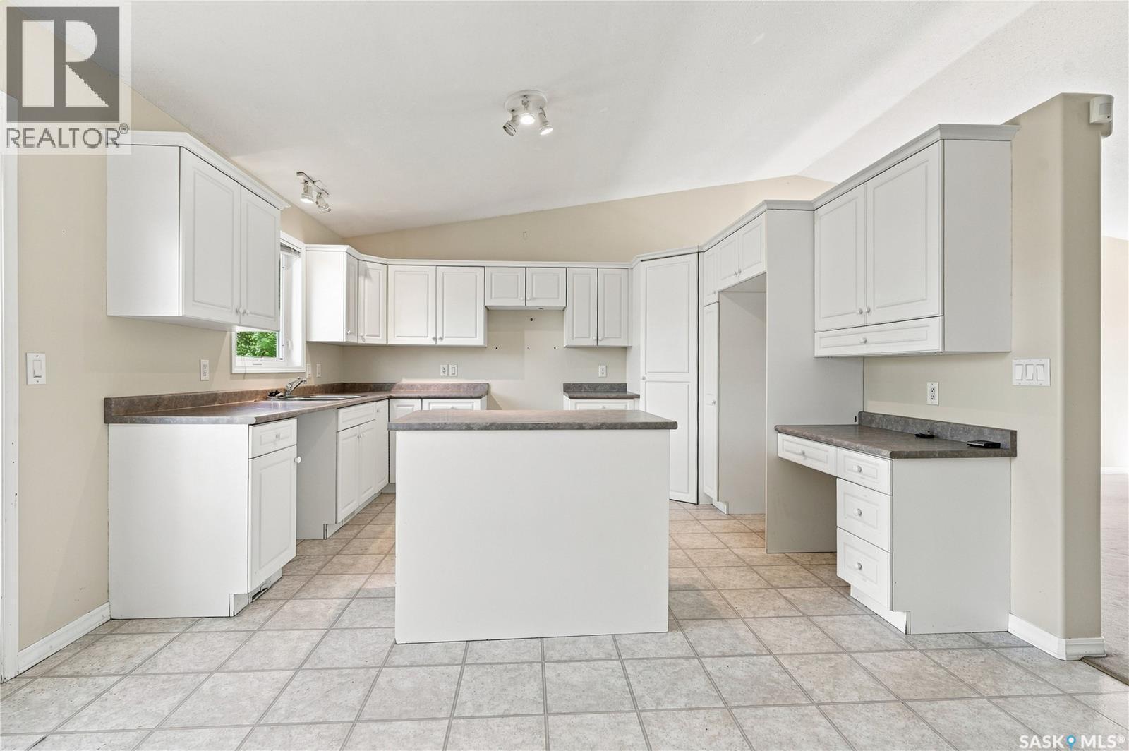 210 Beerling Crescent, Saskatoon, SK - Indoor Photo Showing Kitchen