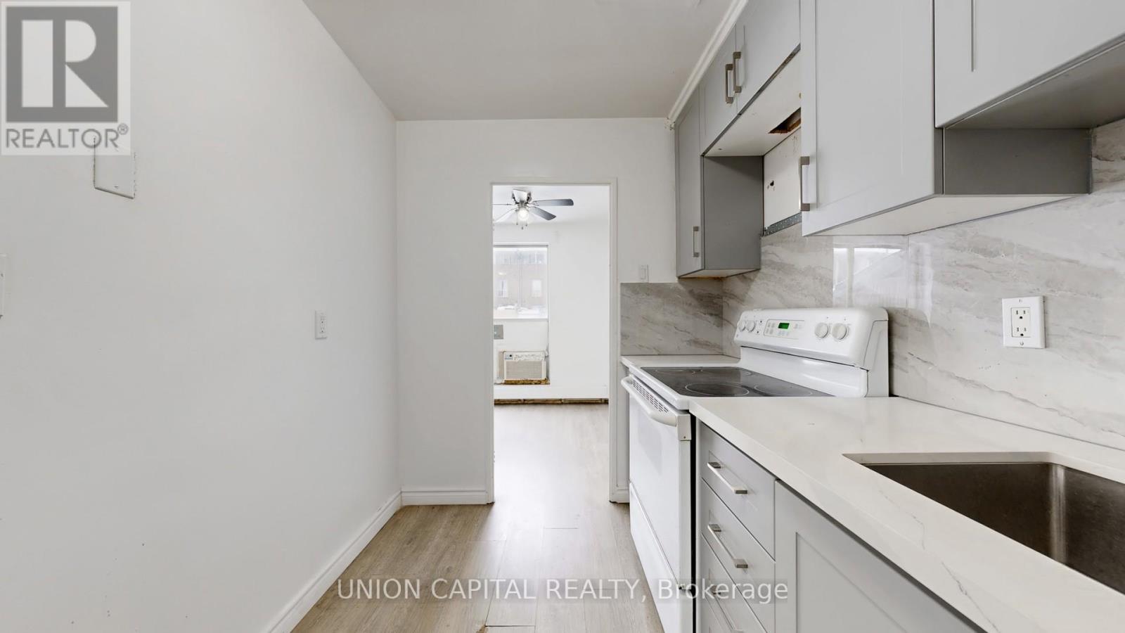 126 - 10 Eddystone Avenue, Toronto, ON - Indoor Photo Showing Kitchen