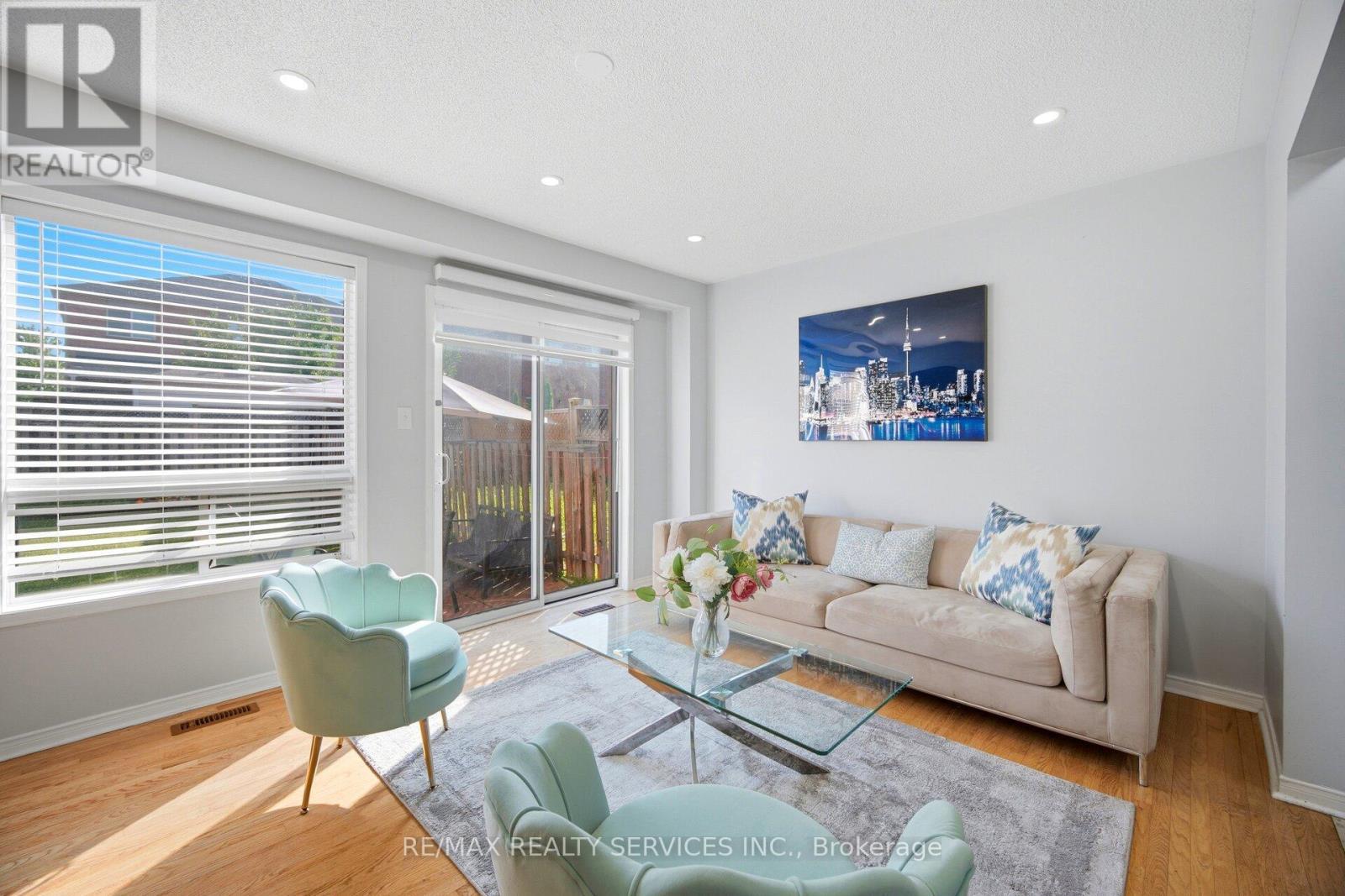 29 Lonestar Crescent, Brampton, ON - Indoor Photo Showing Living Room