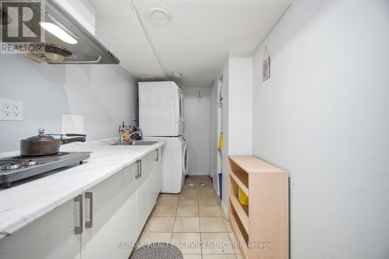 29 Lonestar Crescent, Brampton, ON - Indoor Photo Showing Kitchen
