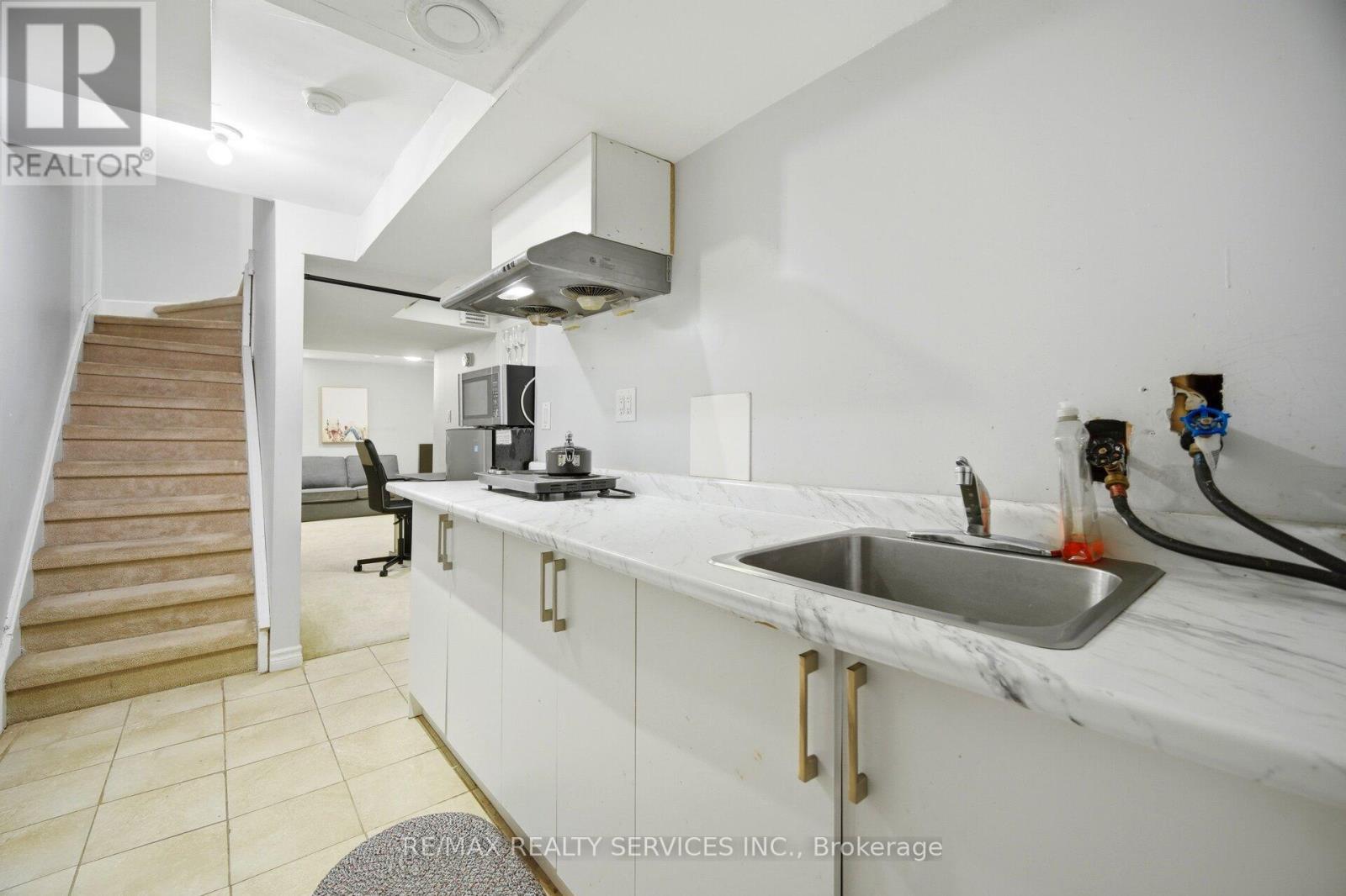 29 Lonestar Crescent, Brampton, ON - Indoor Photo Showing Kitchen