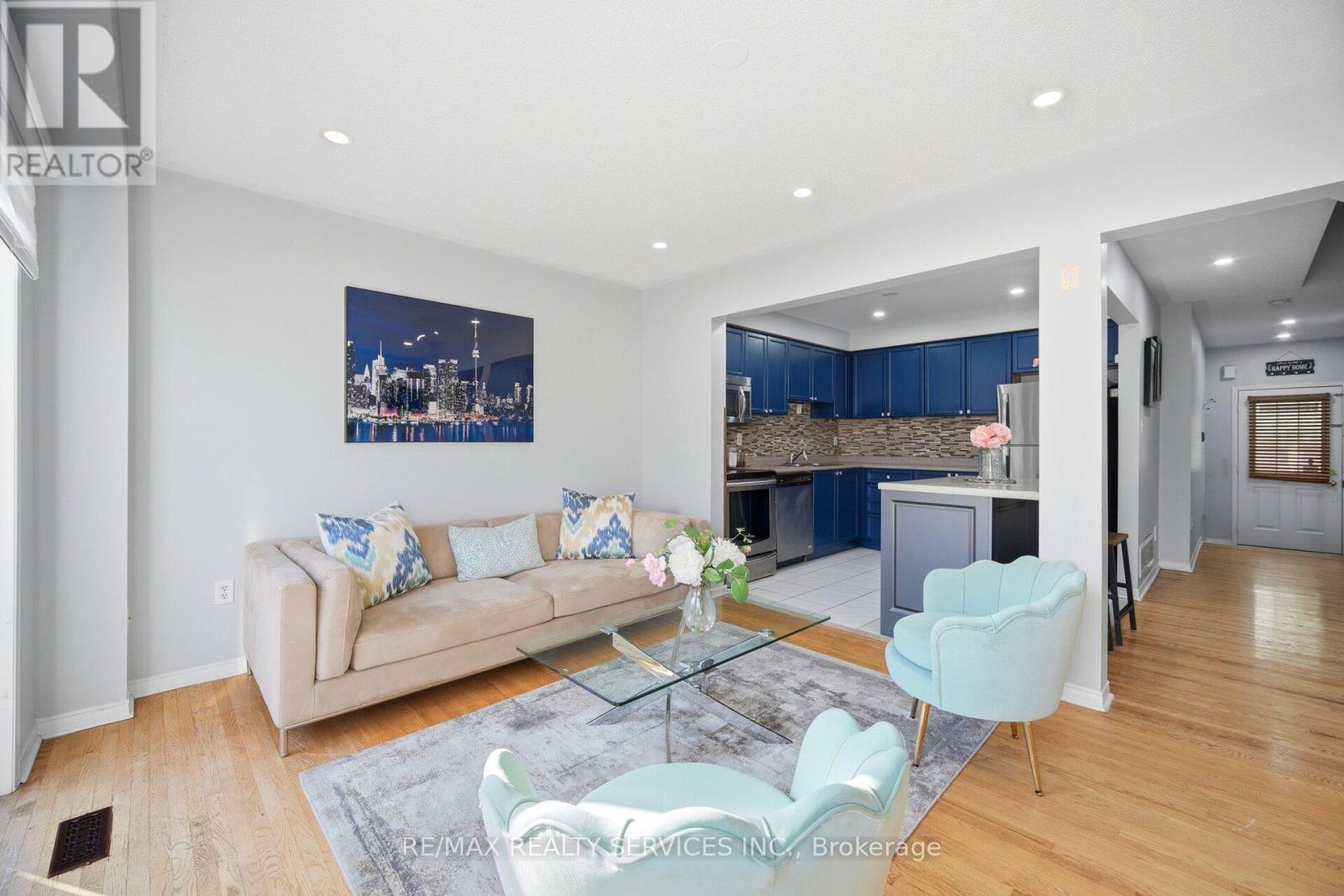 29 Lonestar Crescent, Brampton, ON - Indoor Photo Showing Living Room