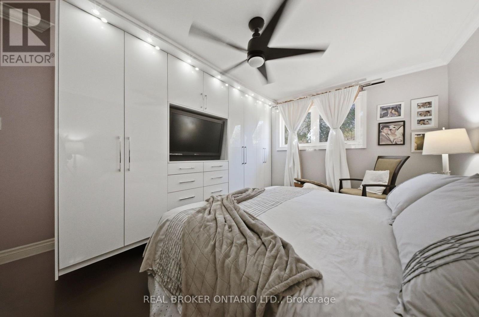 21 Kendleton Drive, Toronto, ON - Indoor Photo Showing Bedroom