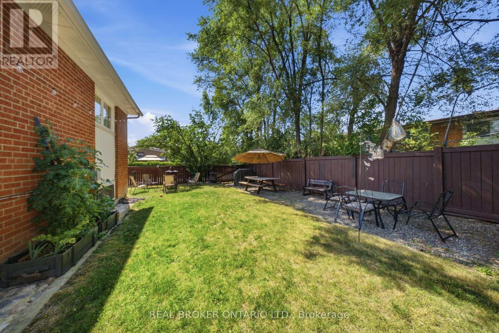 21 Kendleton Drive, Toronto, ON - Outdoor