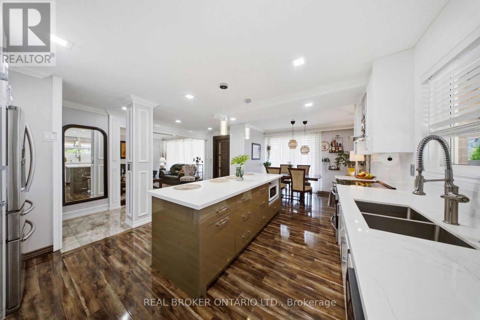 21 Kendleton Drive, Toronto, ON - Indoor Photo Showing Kitchen With Double Sink With Upgraded Kitchen