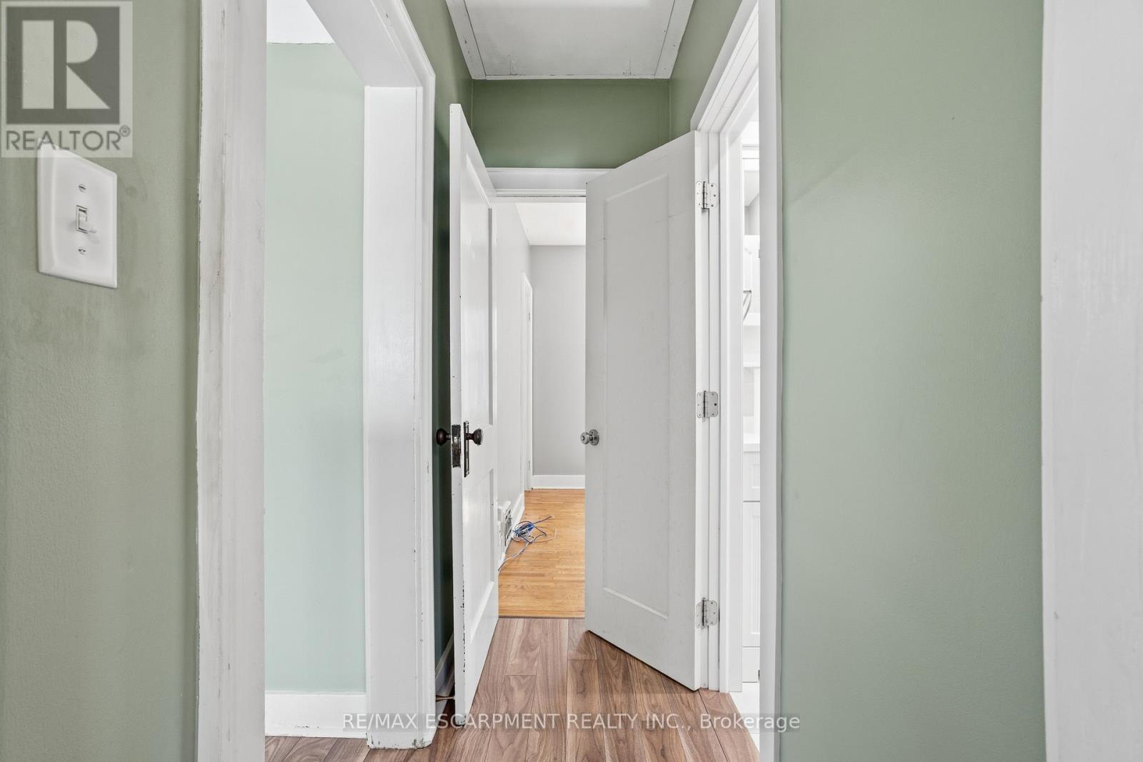 96 Paling Avenue, Hamilton, ON - Indoor Photo Showing Other Room