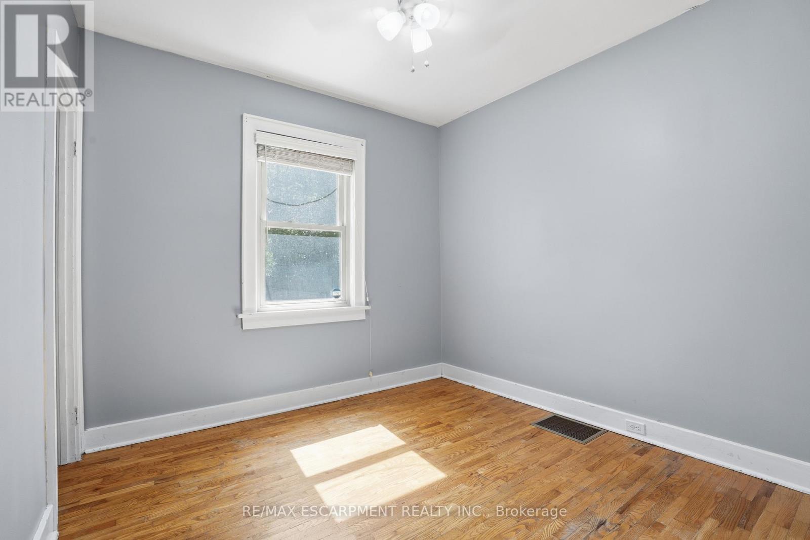 96 Paling Avenue, Hamilton, ON - Indoor Photo Showing Other Room