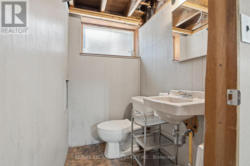96 Paling Avenue, Hamilton, ON - Indoor Photo Showing Bathroom
