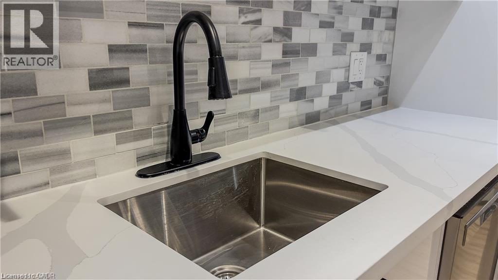 410 Hazel Street Unit# 101, Waterloo, ON - Indoor Photo Showing Kitchen