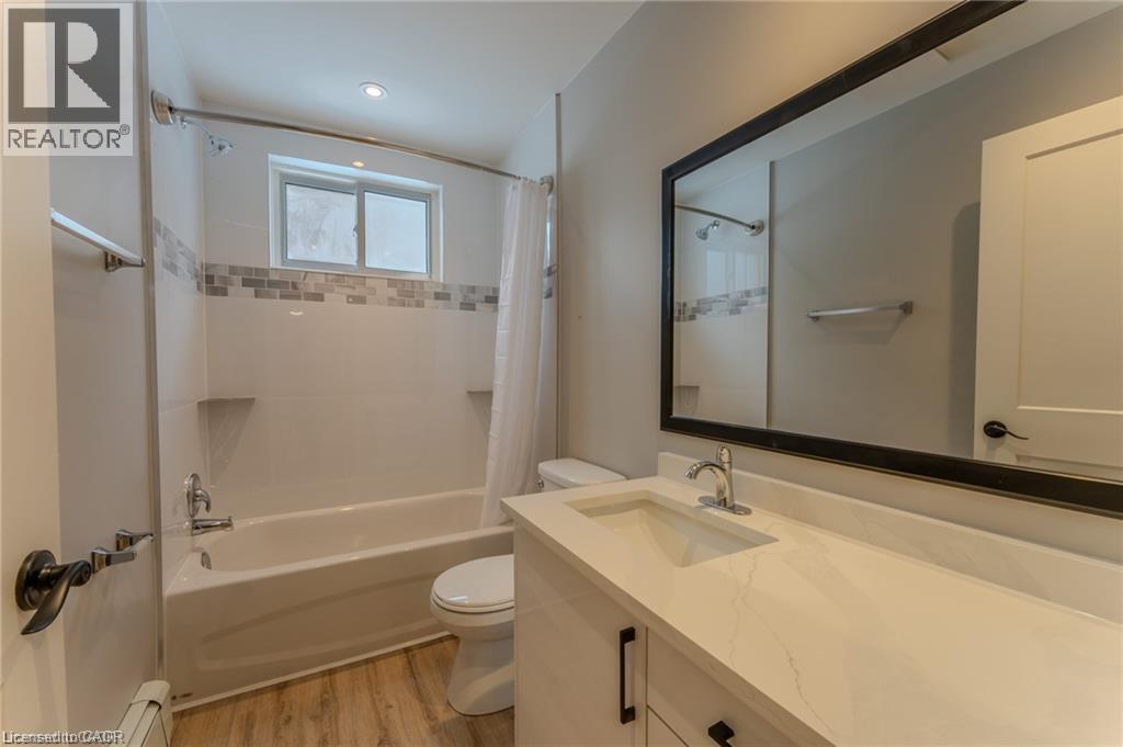 410 Hazel Street Unit# 101, Waterloo, ON - Indoor Photo Showing Bathroom