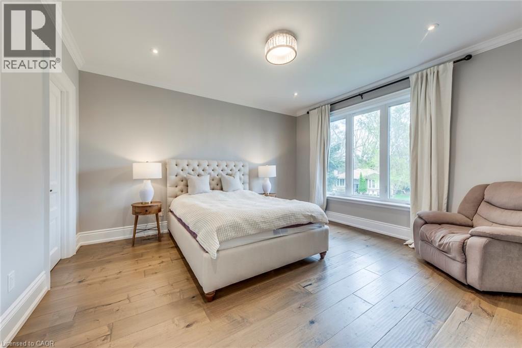 Expansive room featuring wide plank wood-finish flooring and a multi-pane window - 436 Willis Drive, Oakville, ON - Indoor Photo Showing Bedroom