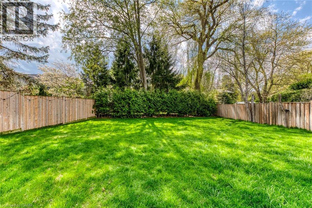 Expansive grassy yard with wood privacy fencing - 436 Willis Drive, Oakville, ON - Outdoor