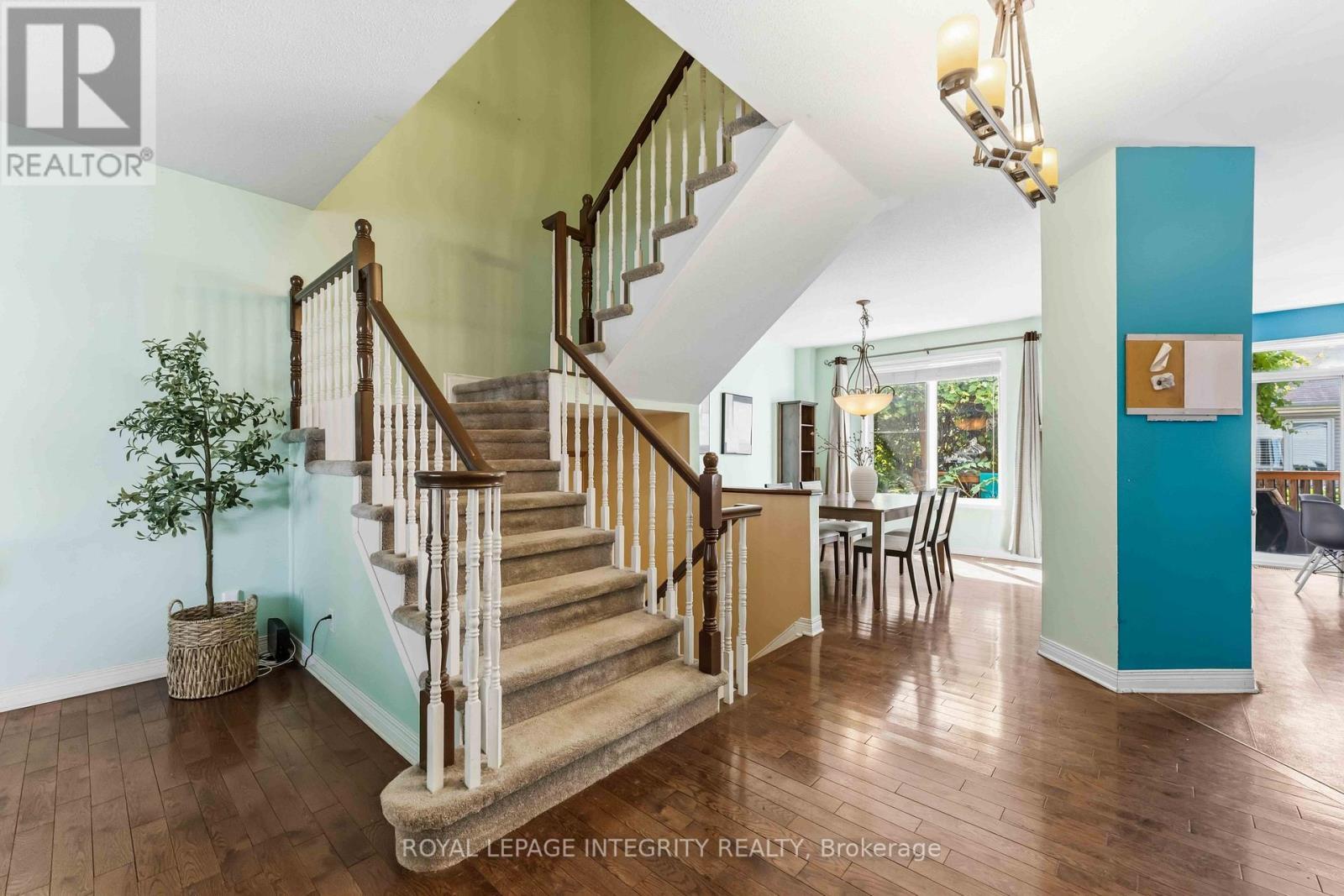 hardwood floors on main level - 10 Westwinds Place, Ottawa, ON - Indoor Photo Showing Other Room