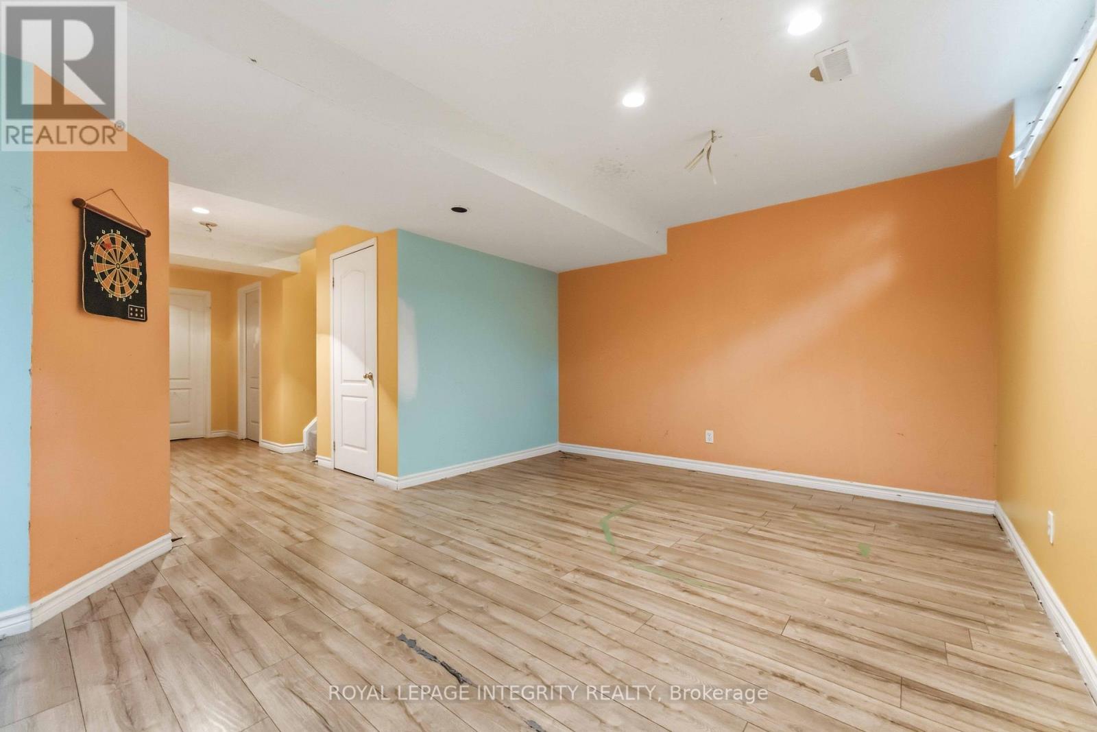 large rec room - 10 Westwinds Place, Ottawa, ON - Indoor Photo Showing Other Room