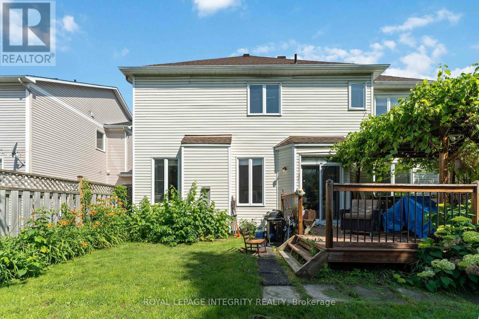 private backyard - 10 Westwinds Place, Ottawa, ON - Outdoor
