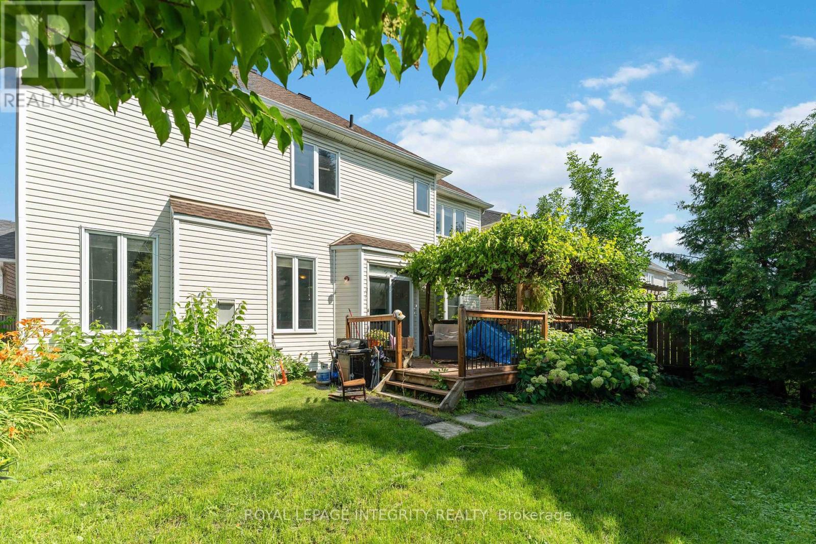 backyard - 10 Westwinds Place, Ottawa, ON - Outdoor