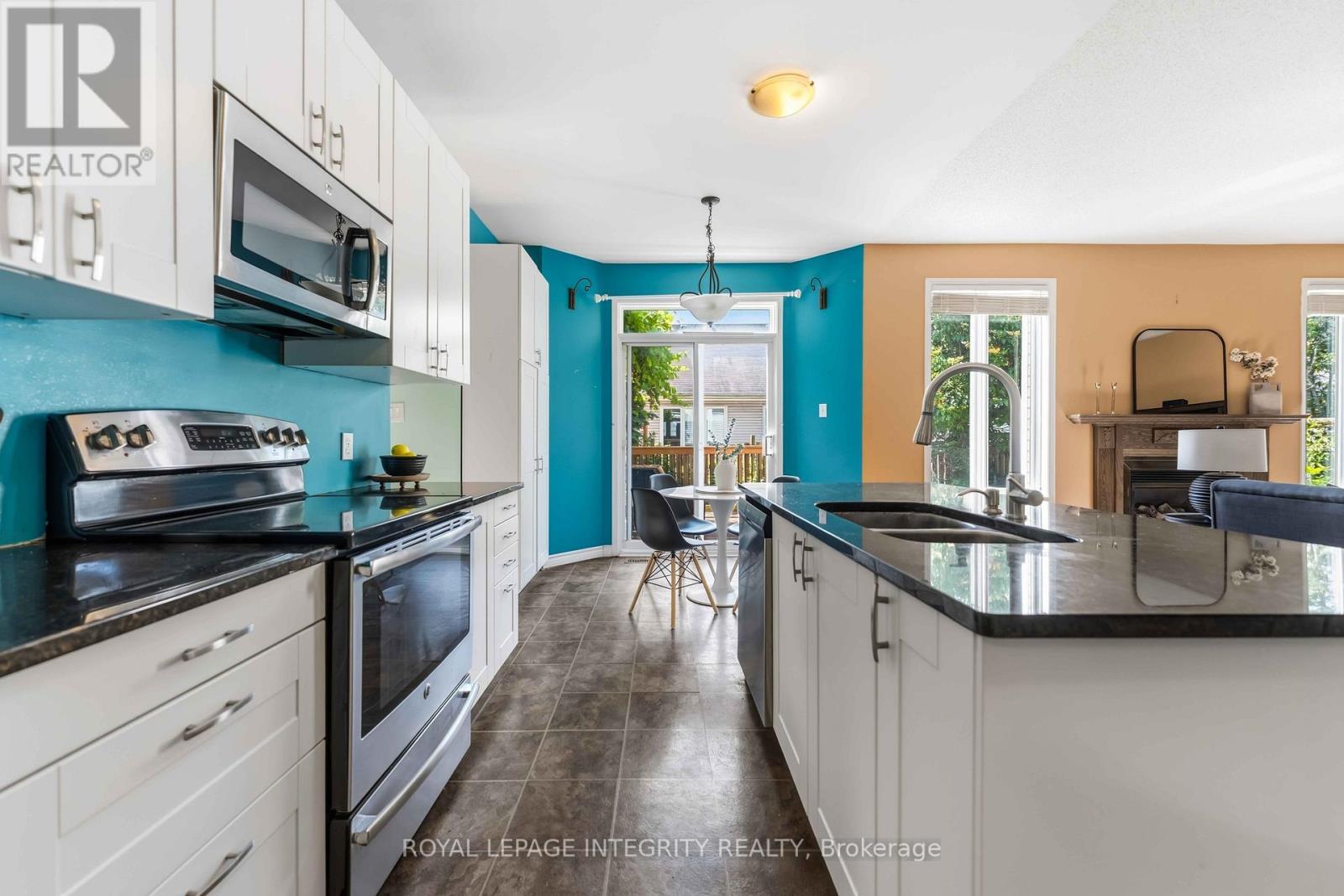 stone countertops - 10 Westwinds Place, Ottawa, ON - Indoor Photo Showing Kitchen With Double Sink With Upgraded Kitchen