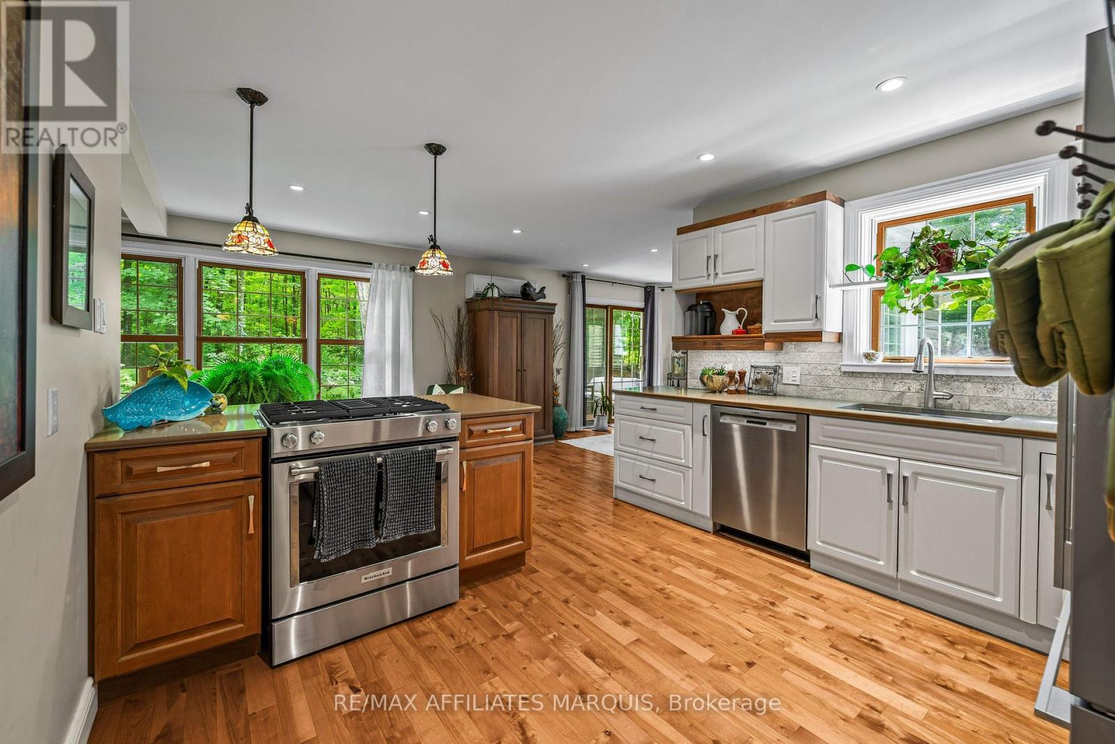 99 Old Kingston Road, Rideau Lakes, ON - Indoor Photo Showing Kitchen With Upgraded Kitchen