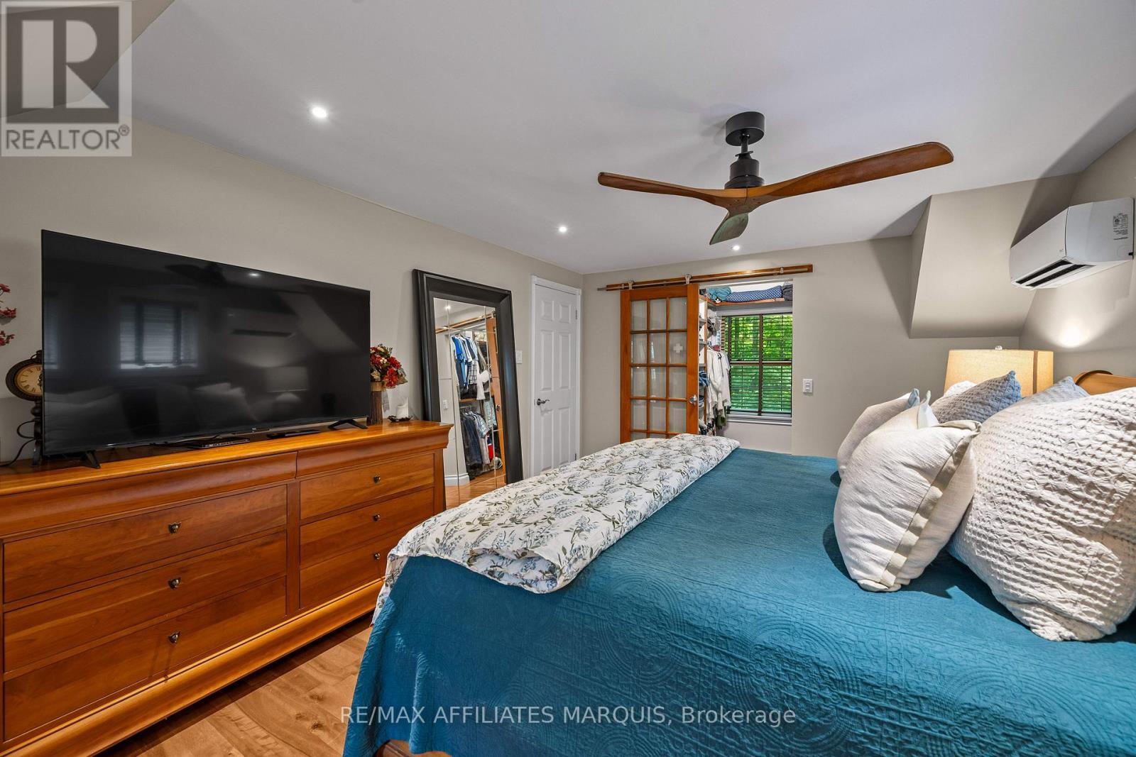 99 Old Kingston Road, Rideau Lakes, ON - Indoor Photo Showing Bedroom
