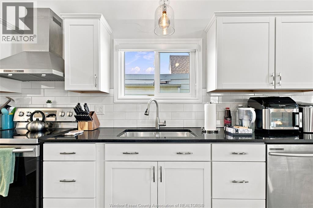 1223 Aubin, Windsor, ON - Indoor Photo Showing Kitchen