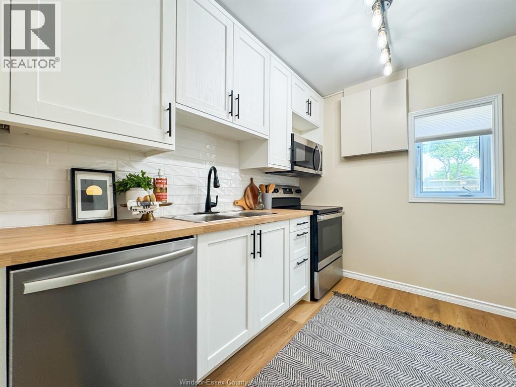 1044 Reedmere Road, Windsor, ON - Indoor Photo Showing Kitchen