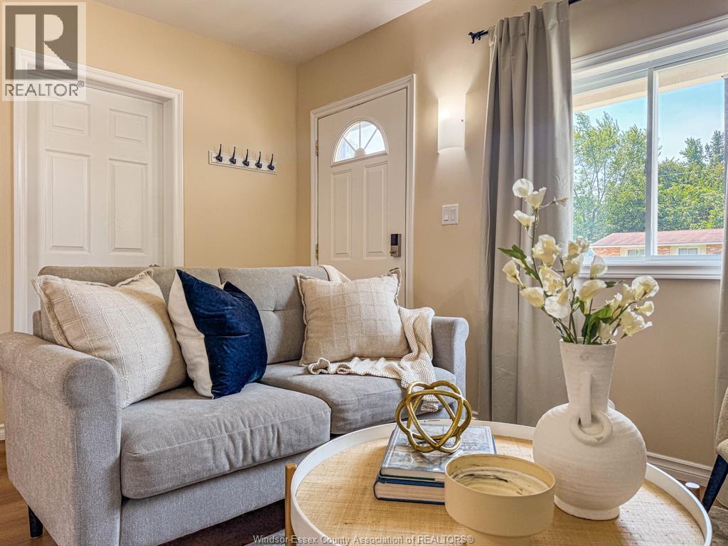 1044 Reedmere Road, Windsor, ON - Indoor