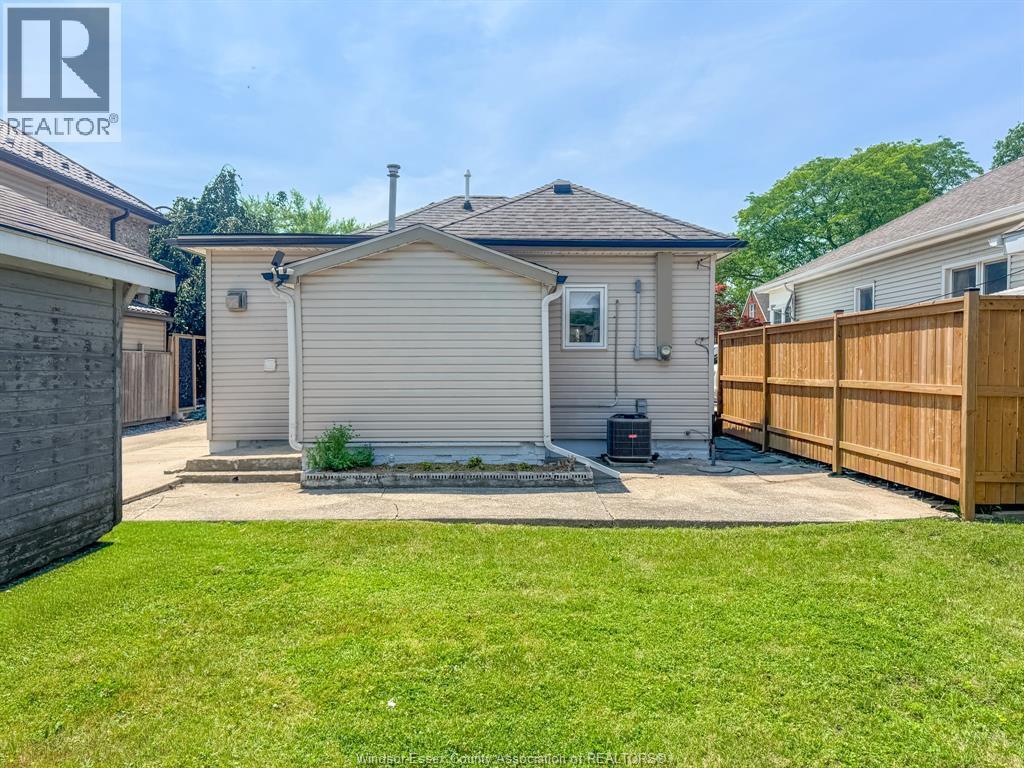 1044 Reedmere Road, Windsor, ON - Outdoor
