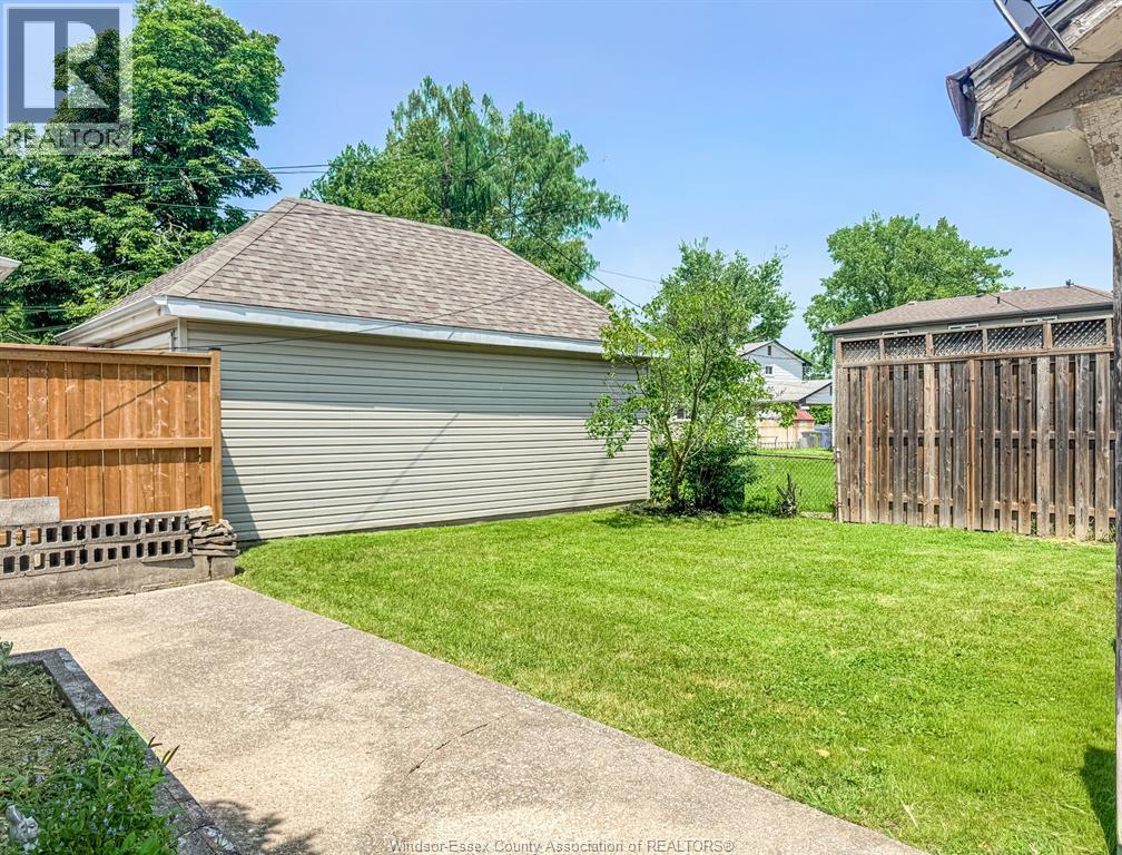 1044 Reedmere Road, Windsor, ON - Outdoor
