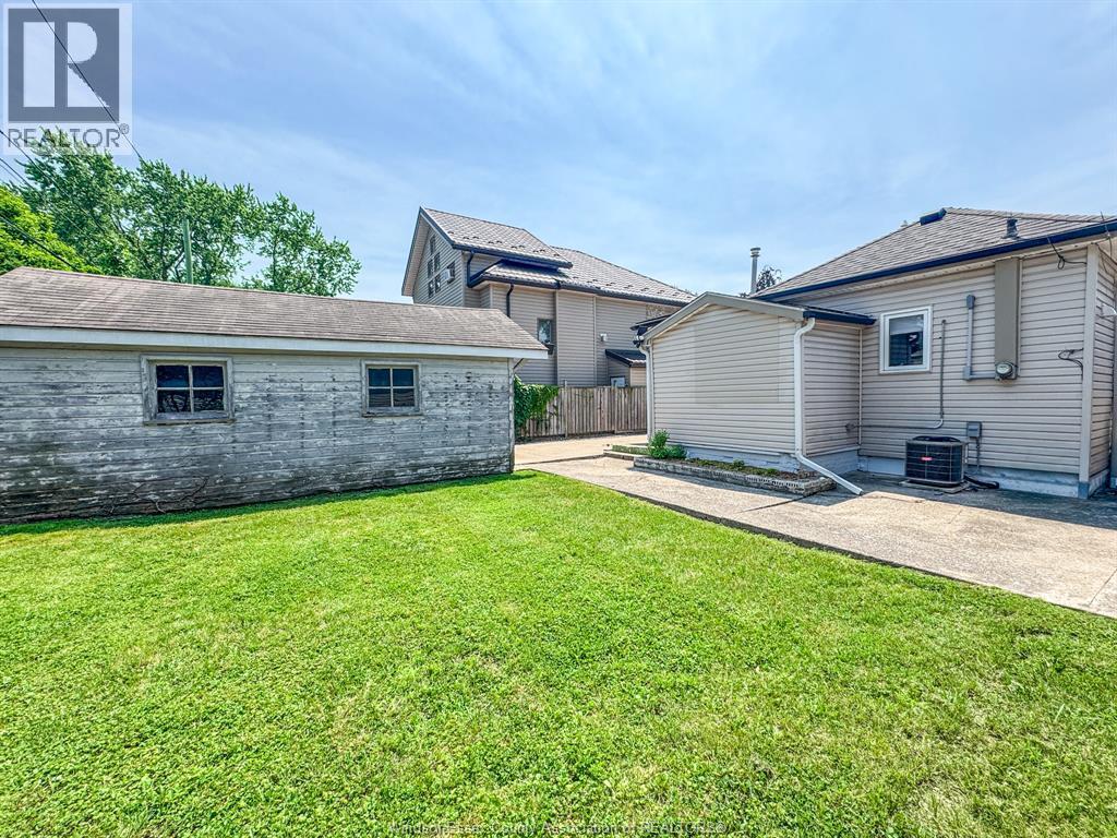 1044 Reedmere Road, Windsor, ON - Outdoor