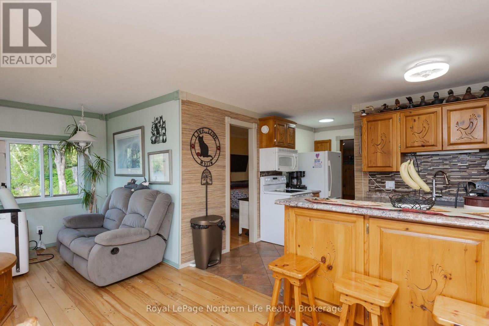 216 Green Road, Callander, ON - Indoor Photo Showing Kitchen