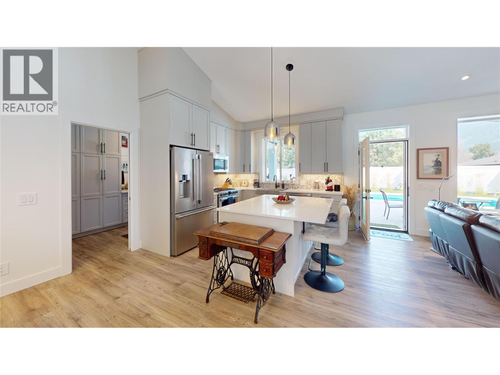 1217 Mcphee Road, Castlegar, BC - Indoor